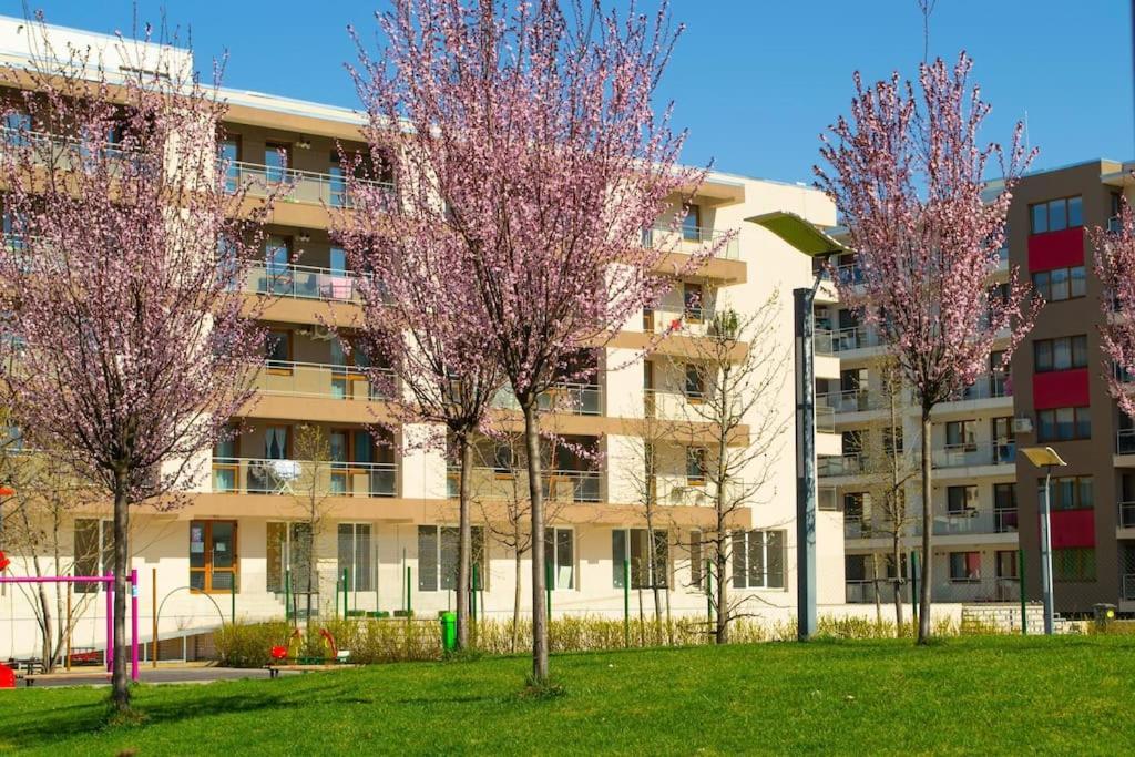 Apartment Solar 50, Private Parking, 2 Bedroom Бухарест Экстерьер фото