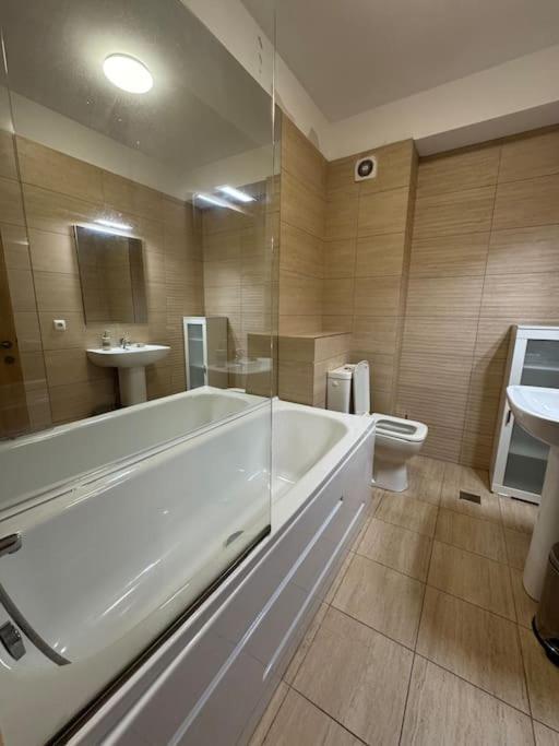 Apartment Solar 50, Private Parking, 2 Bedroom Бухарест Экстерьер фото